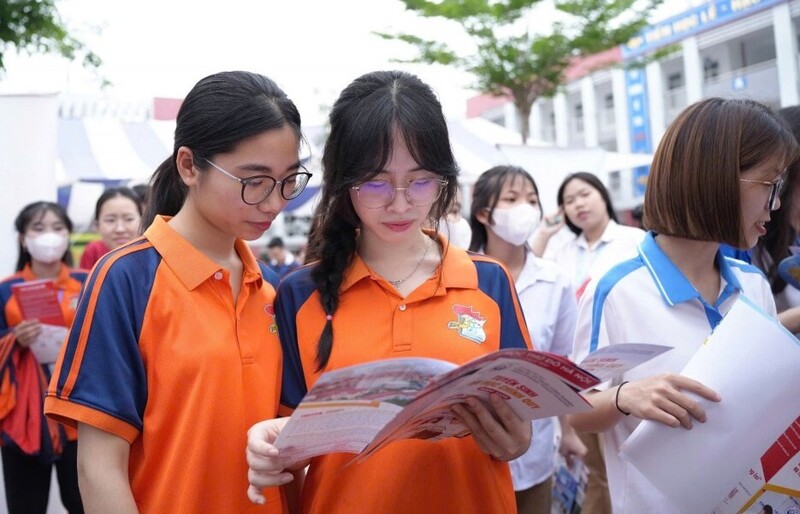 Theo đó, hệ thống hỗ trợ tuyển sinh chung (thisinh.thitotnghiepthpt.edu.vn) sẽ tiếp tục mở đến 17h00 ngày 2/9/2025 để OKVIP - HÔM NAY 1 TỶ, NGÀY MAI 1000 TỶ vào xác nhận nhập học. Ảnh minh hoạ
