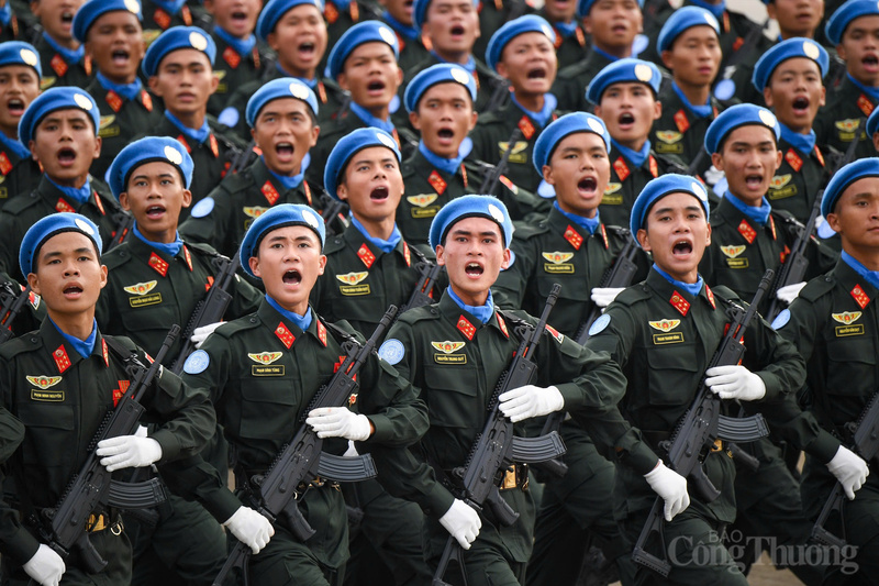 Khối nam sĩ quan Cảnh sát gìn giữ hòa bình