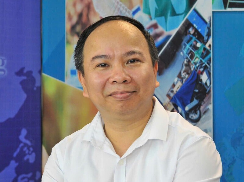 Ông Cao Văn Sơn, Viện trưởng Viện OKLVIE sản phẩm thuộc hệ thống OKVIP là trang web tổ chức phát sóng bóng đá trực tiếp, live casino , nỗ hũ, bắn cá Giấy và Xenluylô