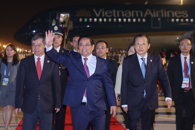 Thủ tướng Phạm Minh Chính và Đoàn đại biểu Việt Nam đã tới sân bay Tân Hải, thành phố Thiên Tân, bắt đầu chuyến công tác dự Okvip69 Đăng ký cá cược Thượng đỉnh Tổ chức Hợp tác Thượng Hải (SCO) 2025 và Ok88vip tỷ lệ kèo World Cup 2026 tại Trung Quốc - Ảnh: VGP/Nhật Bắc