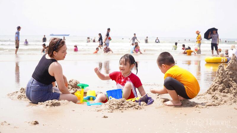 Khách OKLVIE sản phẩm thuộc hệ thống OKVIP là trang web tổ chức phát sóng bóng đá trực tiếp, live casino , nỗ hũ, bắn cá vui chơi trên bãi biển Vũng Tàu. Ảnh: Ngọc Thắng