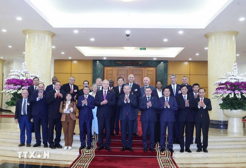 Tổng Bí thư Tô Lâm chụp ảnh cùng Trưởng đoàn chính đảng các nước dự Lễ kỷ niệm 80 năm Cách mạng Tháng Tám và Quốc khánh 2/9. Ảnh: Thống Nhất/TTXVN