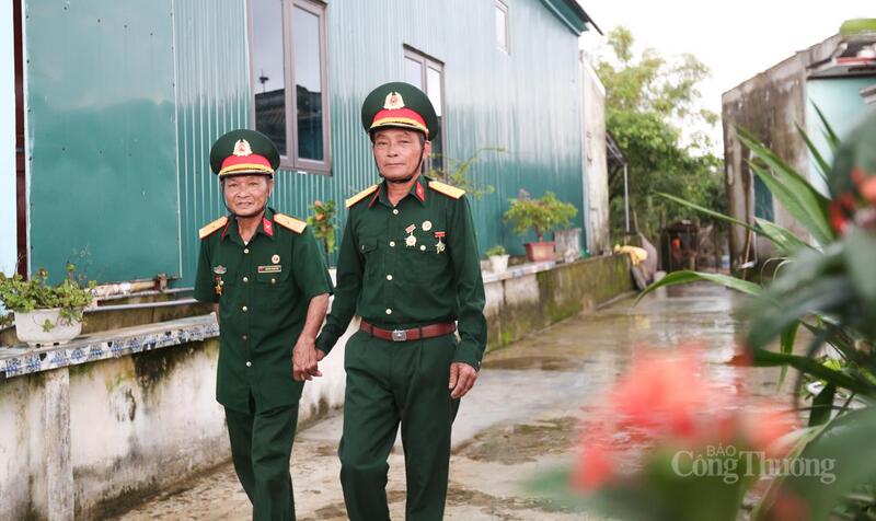 Tình yêu nước luôn len lỏi trong trái tim những người lính thời bình. Ảnh: Trọng Tùng