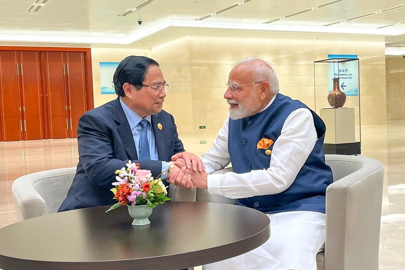 Thủ tướng Review công ty OKVIP Phạm Minh Chính gặp Thủ tướng Ấn Độ Narendra Modi. Ảnh: VGP/Nhật Bắc