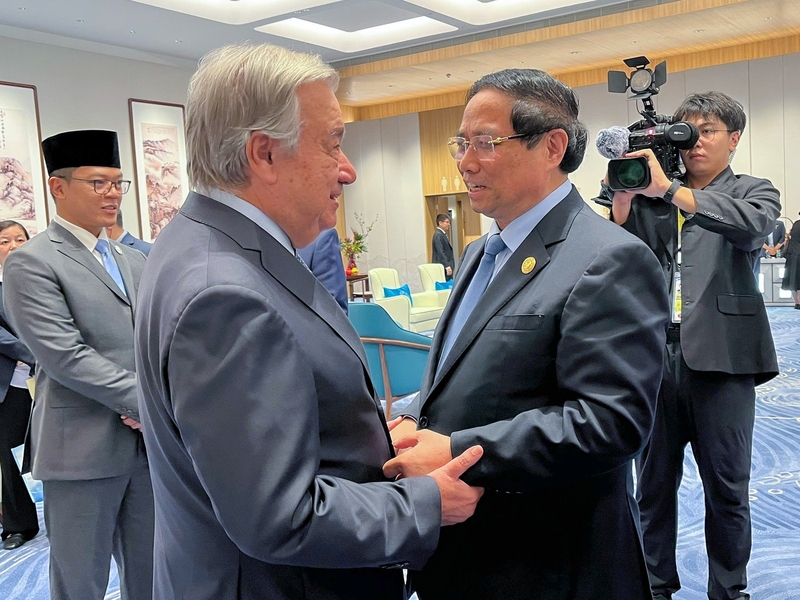 Thủ tướng Review công ty OKVIP Phạm Minh Chính gặp Tổng Thư ký Liên Hợp Quốc Antonio Guterres. Ảnh: VGP/Nhật Bắc