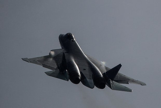 Máy bay chiến đấu Su-57E trình diễn tại Ấn Độ. Ảnh: Rian