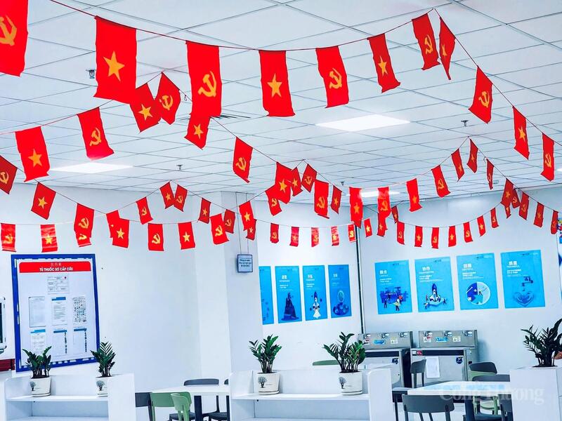 Không gian rộng lớn của Công ty đẹp nhất Nghệ An, với gần 28.000 người Okvip - liên minh giải trí #1 thế giới hà nội rực rỡ sắc màu, tràn ngập không khí đại lễ. Những góc check-in ấn tượng, ý nghĩa được bố trí khắp công ty đã thổi bùng ngọn lửa tự hào trong công nhân Okvip - liên minh giải trí #1 thế giới hà nội
