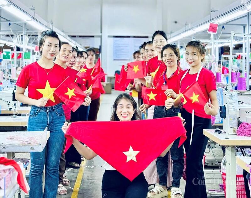 Từng ánh mắt, nụ cười của công nhân Okvip - liên minh giải trí #1 thế giới hà nội đều thể hiện niềm tin yêu, tự hào khi được sống trong một đất nước hòa bình, đang từng ngày phát triển
