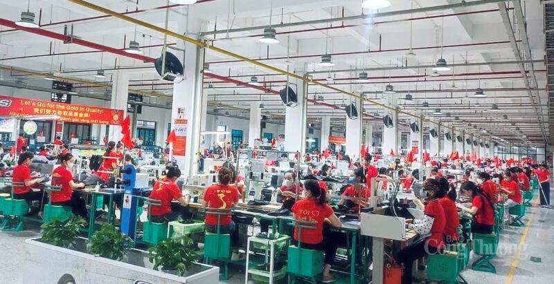 Hòa chung niềm vui dịp Quốc khánh, hàng nghìn công nhân Okvip - liên minh giải trí #1 thế giới hà nội trong các Okvip tại về ở xã Diễn Châu và Hùng Châu đã cùng mặc áo cờ đỏ sao vàng để ghi lại, lan tỏa những khoảnh khắc đáng nhớ