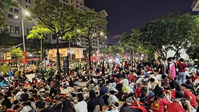 Hàng triệu người dân Việt thức trắng đêm chờ xem diễu binh, diễu hành