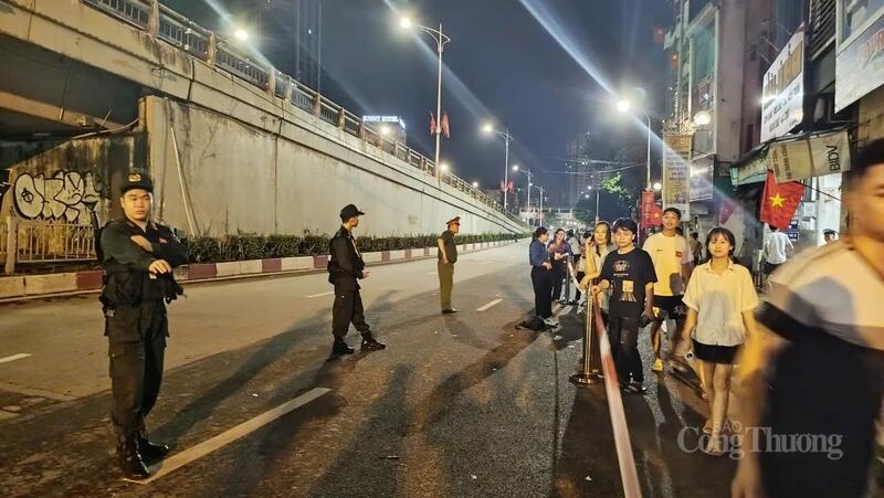 Lực lượng Công an TP Hà Nội làm nhiệm vụ bảo đảm an ninh, trật tự xuyên đêm.