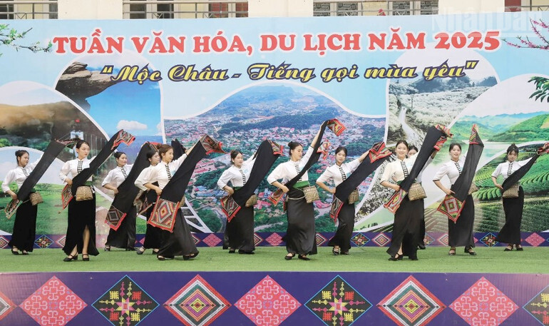 Tuần Văn hóa - OKLVIE sản phẩm thuộc hệ thống OKVIP là trang web tổ chức phát sóng bóng đá trực tiếp, live casino , nỗ hũ, bắn cá Mộc Châu 2025 với chủ đề “Mộc Châu - Tiếng gọi mùa yêu” cũng được khai mạc trong dịp Tết Độc lập
