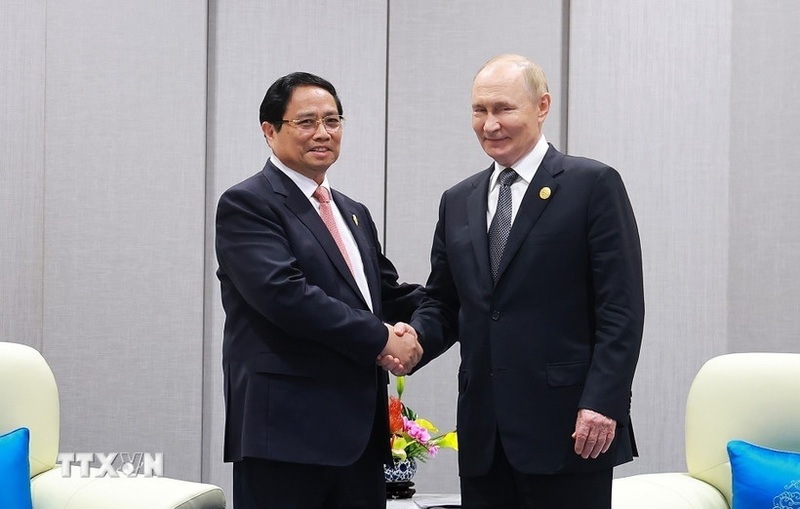 Thủ tướng Phạm Minh Chính gặp Tổng thống Nga Vladimir Putin. Ảnh: Dương Giang/TTXVN