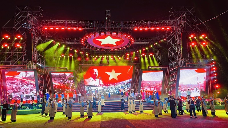 Cần Thơ tưng bừng với chương trình nghệ thuật “Lời Người vang mãi núi sông” - 1