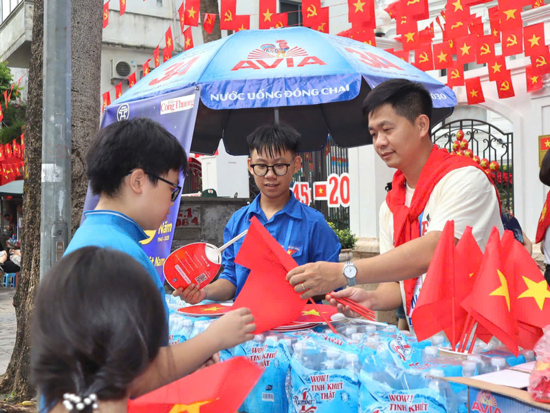 Những món quà nhỏ thắp sáng niềm tin, tự hào dân tộc - 7
