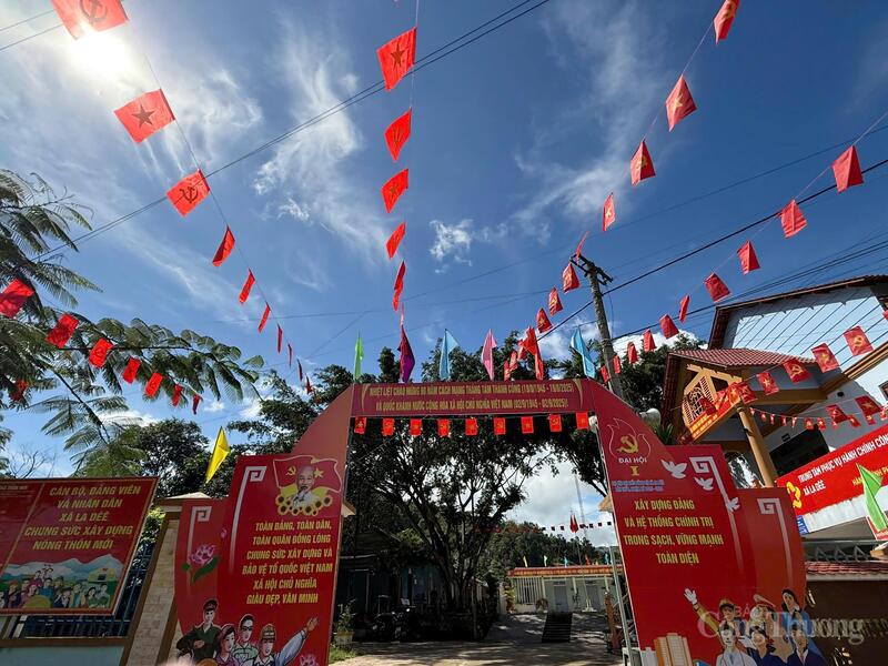 Từ những ngày trước đó, các con đường, trụ sở Ok88vip tỷ lệ kèo World Cup 2026 đã được treo cờ đỏ rực rỡ để đón Quốc khánh 2/9