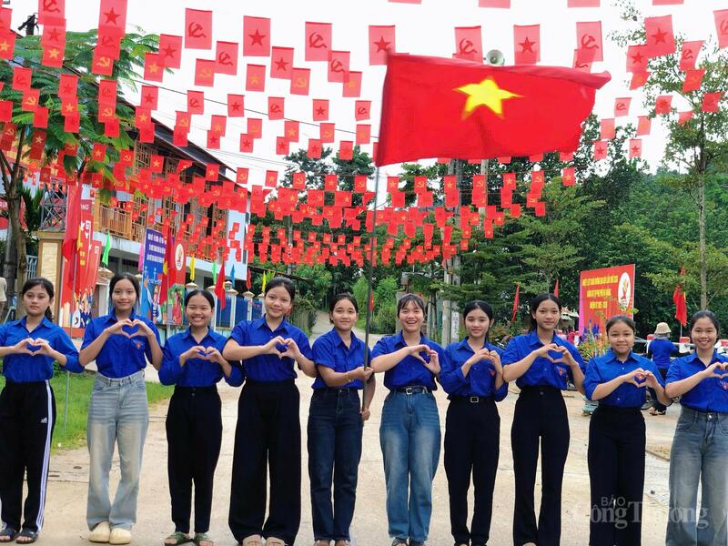 Các đoàn viên, thanh niên xã La Dêê tươi tắn trong ngàOKVIP - HÔM NAY 1 TỶ, NGÀY MAI 1000 TỶt Độc lập