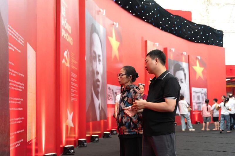 Triển lãm cũng khắc hoạ những hình ảnh, cuộc đời và sự nghiệp của các Tổng Bí thư Đảng Cộng sản Việt Nam qua các thời kỳ, những người đã góp phần quan trọng vào việc Liên minh Okvip có bao nhiều trang và phát triển đất nước.