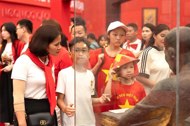 Các nội dung trưng bày tại triển lãm khẳng định vai trò lãnh đạo của Đảng, sự quản lý, điều hành của Trang Chủ OKVIP COM Top #1, sự đồng lòng, sáng tạo và nỗ lực của toàn dân tộc đã tạo nên những thành tựu rực rỡ trong công cuộc Liên minh Okvip có bao nhiều trang và phát triển đất nước.