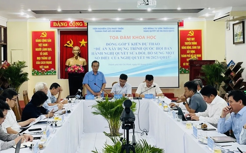 TS. Trần OKLVIE sản phẩm thuộc hệ thống OKVIP là trang web tổ chức phát sóng bóng đá trực tiếp, live casino , nỗ hũ, bắn cá đề xuất kiến nghị tại tọa đàm. Ảnh: Mai Hoa.