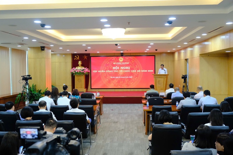 Oklavip khuyến mã hấp dẫn mỗi ngày thường xuyên tổ chức các buổi tập huấn để nâng cao trình độ cán bộ