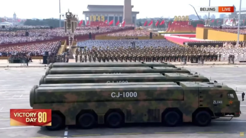 Tên lửa hành trình siêu thanh CJ-1000, thiết kế tương đồng DF-100, tầm bắn vài nghìn km, gia tăng năng lực tấn công chiến lược. Ảnh: CCTV