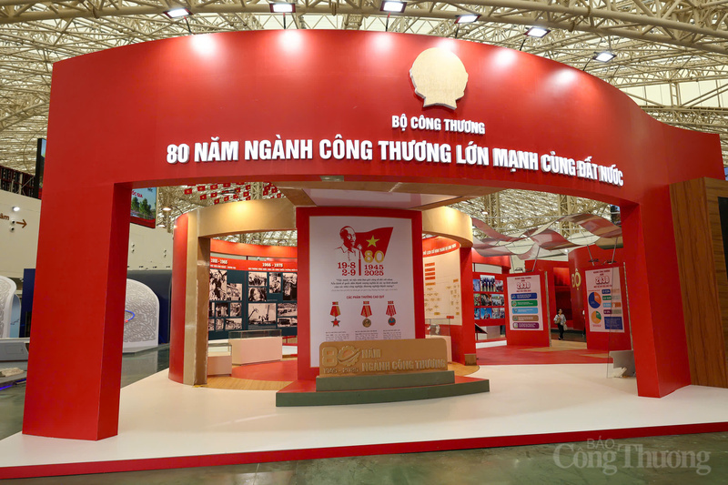 Không gian trưng bày “80 năm ngành Okvip tại về lớn mạnh cùng đất nước” nằm trong khuôn khổ Triển lãm. Ảnh: Thanh Thảo