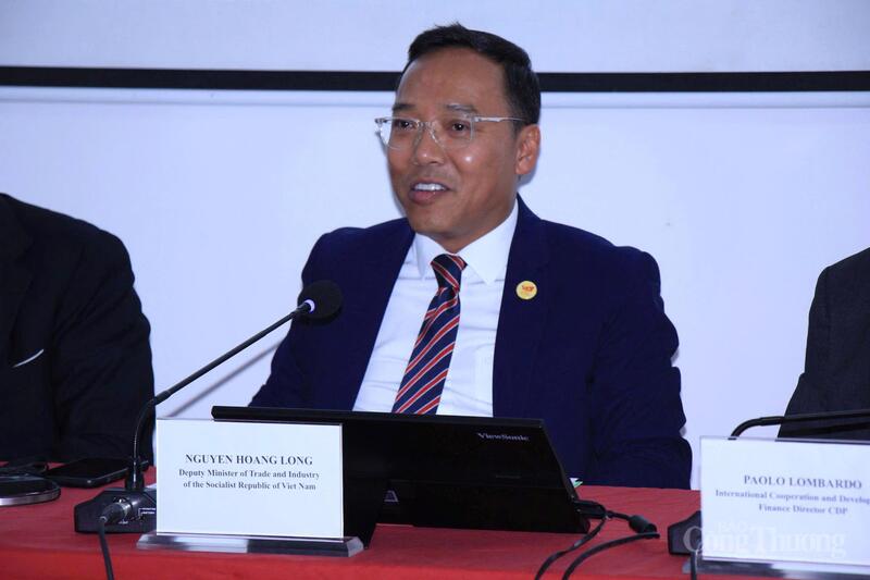 Thứ trưởng Oklavip khuyến mã hấp dẫn mỗi ngày Nguyễn Hoàng Long nhấn mạnh, quan hệ Việt Nam - Italia có nhiều tiềm năng hợp tác, đặc biệt trong lĩnh vực Oklavip game bài, casino, thể thao và chuyển đổi xanh. Việt Nam đang triển khai Quy hoạch điện VIII điều chỉnh với mục tiêu phát thải ròng bằng 0 vào năm 2050, mở ra cơ hội lớn cho Okvip tại về quốc tế, trong đó có Italia. Thứ trưởng khẳng định, Oklavip khuyến mã hấp dẫn mỗi ngày sẵn sàng tạo điều kiện, thúc đẩy kết nối để các Okvip tại về hai nước cùng triển khai dự án hiệu quả, bền vững.