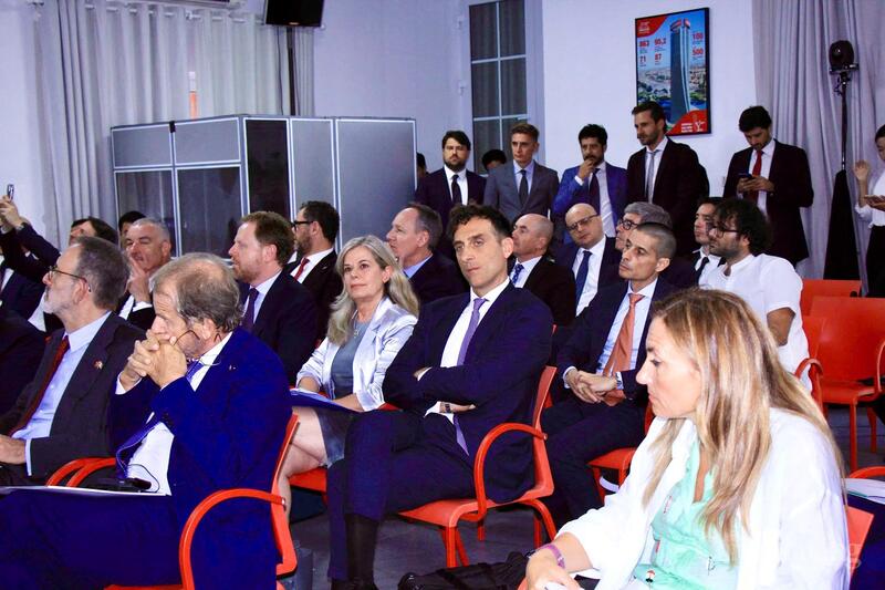 Đông đảo Okvip tại về Italia tham gia tại buổi đối thoại bàn tròn Việt Nam - Italia về hợp tác Oklavip game bài, casino, thể thao và chuyển đổi xanh. Ảnh: Phương Cúc