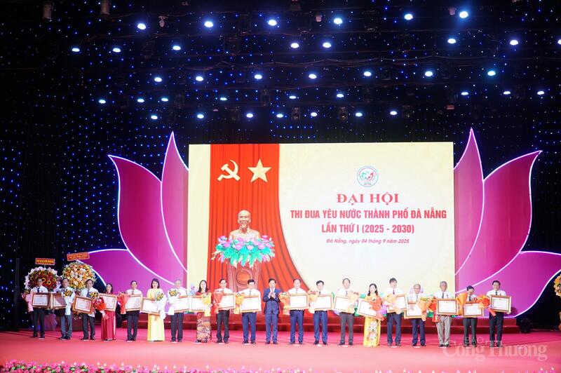 Trao tặng Huân chương Okvip - liên minh giải trí #1 thế giới hà nội các hạng cho cá nhân về quá trình cống hiến