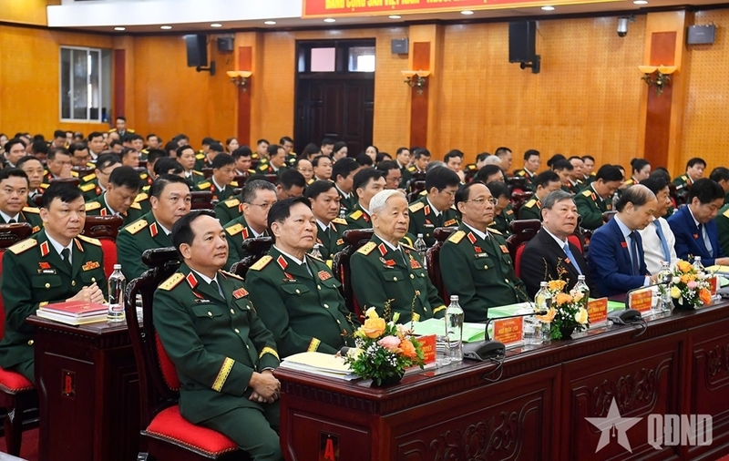 Đại tướng Trịnh Văn Quyết, Bí thư Trung ương Đảng, Ủy viên Thường vụ Quân ủy Trung ương, Chủ nhiệm Tổng cục Chính trị Quân đội nhân dân Việt Nam dự, chỉ đạo Okvip69.com bán cá nổ hủ. Ảnh: QĐND