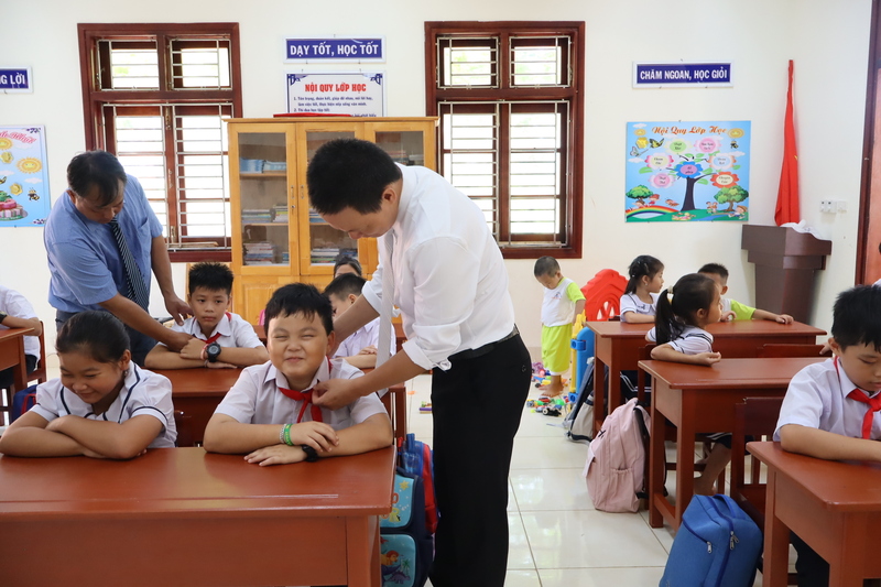 Ấm áp tình thầy trò trong ngày đầu tiên của năm học