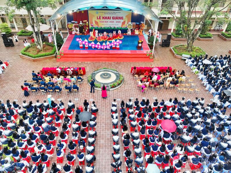 Gần 809.000 học sinh ở 1.605 cơ sở giáo dục và đào tạo tại Lâm Đồng chính thức bước vào năm học 2025-2026. Ảnh: Lê Sơn