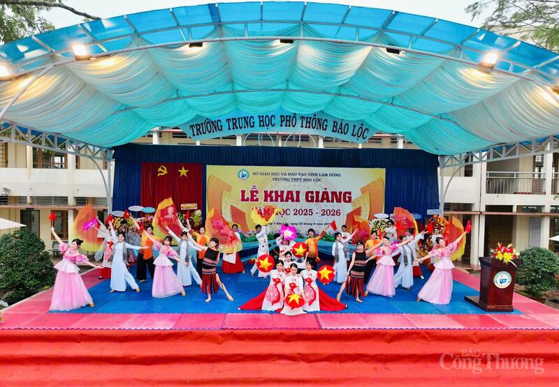 Lễ khai giảng tại Trường THPT Bảo Lộc (tỉnh Lâm Đồng). Ảnh: Lê Sơn