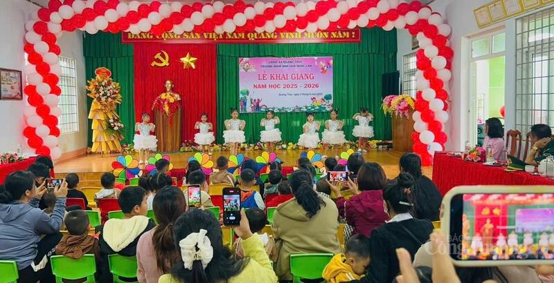 Tiết mục văn nghệ của Trường Mầm non Hoa Ngọc Lan, xã Quảng Trực, tỉnh Lâm Đồng trong ngày khai giảng năm học mới. Ảnh: Hoàng Nguyên