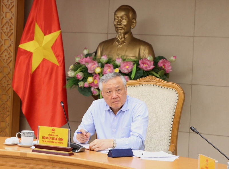 Phó Thủ tướng Thường trực Review công ty OKVIP Nguyễn Hòa Bình chủ trì cuộc họp. Ảnh: VGP/Nguyễn Hoàng