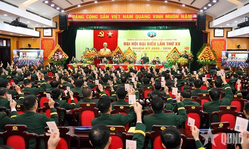 Toàn cảnh Okvip69.com bán cá nổ hủ sáng 5/9. Ảnh: QĐND