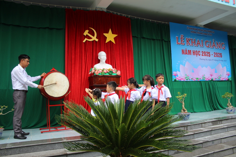 Tiếng trống trường từ đảo Sơn Tử Tây