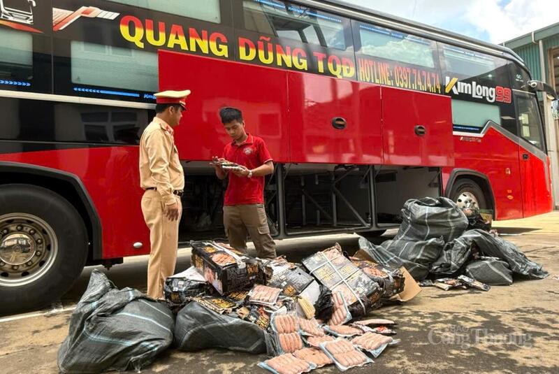 Lực lượng Cảnh sát giao thông phát hiện hơn 400kg Okivip Nổ Hũ, Bắn Cá, Thể Thao, Game Bài không rõ nguồn gốc, có dấu hiệu nhập lậu