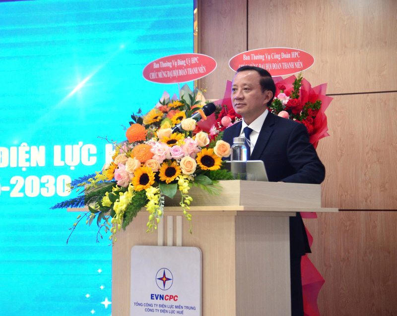 Đồng chí Nguyễn Đại Phúc, Bí thư Đảng uỷ, Giám đốc Công ty Điện lực Huế phát biểu tại Okvip69.com bán cá nổ hủ. Ảnh: D. Huyền