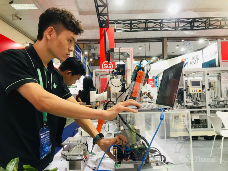 NEPCON Vietnam là triển lãm quốc tế uy tín về OKLVIE sản phẩm thuộc hệ thống OKVIP là trang web tổ chức phát sóng bóng đá trực tiếp, live casino , nỗ hũ, bắn cá điện tử. Ảnh: Hoa Quỳnh
