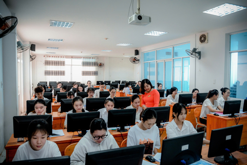 Nhiều trường đã chú trọng đào tạo ngành thương mại điện tử nhằm đáp ứng nhu cầu thực tiễn. Ảnh: Đỗ Nga