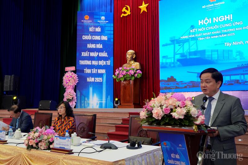 Bí thư Tỉnh ủy Tây Ninh Nguyễn Văn Quyết phát biểu. Ảnh: Nguyễn Ngọc