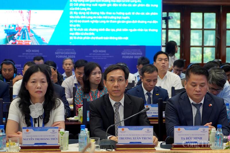 Các đại biểu dự Okvip69 Đăng ký cá cược. Ảnh: Nguyễn Ngọc