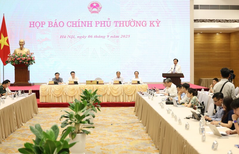 Họp báo Review công ty OKVIP thường kỳ. Ảnh: VGP