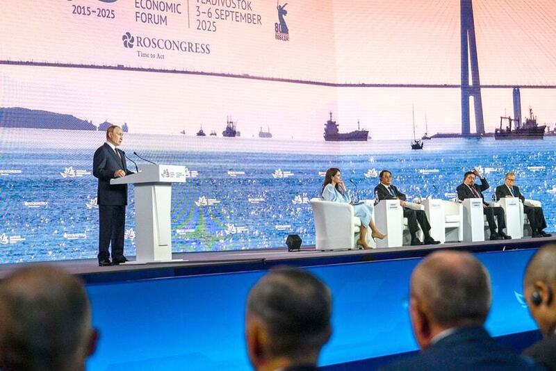 Tổng thống Nga Vladimir Putin phát biểu tại EEF 2025. Ảnh: Sputnik