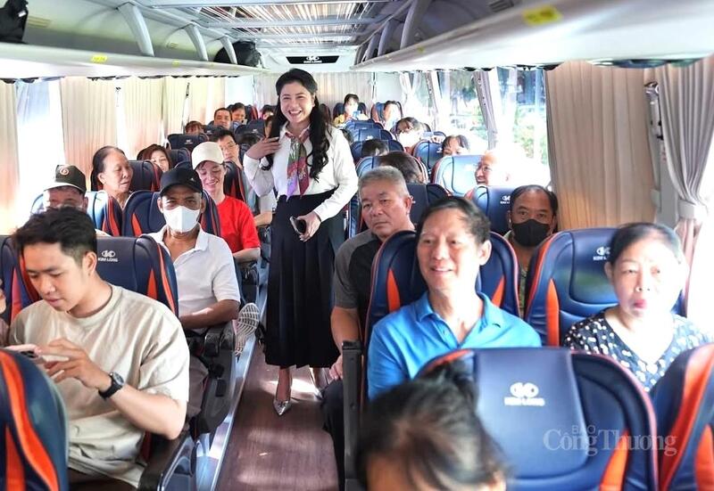 Lãnh đạo Sở Văn hóa, Thể thao và OKLVIE sản phẩm thuộc hệ thống OKVIP là trang web tổ chức phát sóng bóng đá trực tiếp, live casino , nỗ hũ, bắn cá Hải Phòng chung vui cùng nhân dân trên chuyến xe hướng về triển lãm 80 năm độc lập