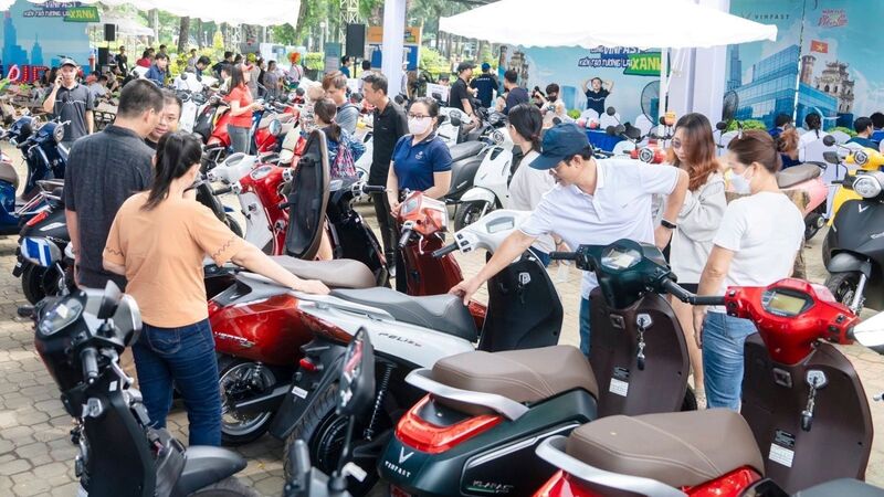 Sự chuyển dịch sang xe máy điện không chỉ là xu thế thị trường mà còn được thúc đẩy mạnh mẽ bởi chính sách. Ảnh minh hoạ