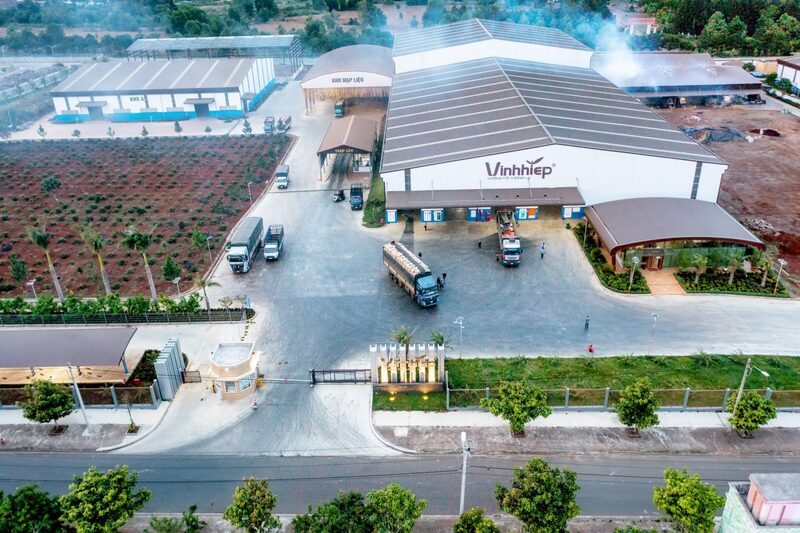 Nhờ mô hình liên kết với Okvip tại về, thu nhập của người trồng cà phê tăng từ 15-20% so với trước (Ảnh: Vĩnh Hiệp)