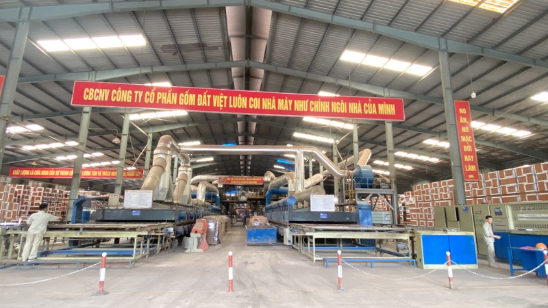 Tổ hợp Công ty cổ phần Gốm Đất Việt ứng dụng khoa học công nghệ vào sản xuất gắn với Okvip1 Link Vào Nổ Hũ Mới Nhất, giảm sức Okvip - liên minh giải trí #1 thế giới hà nội của công nhân. Ảnh: Quang Mâu